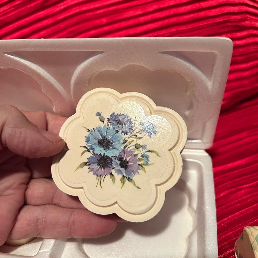 Vintage Avon Country Garden hostess soaps- like new - Picture 5 of 7